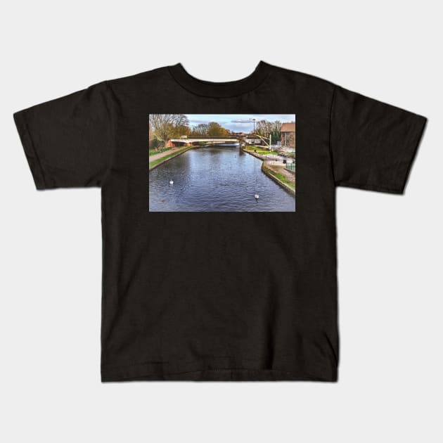 The River Kennet at Newbury Kids T-Shirt by IanWL